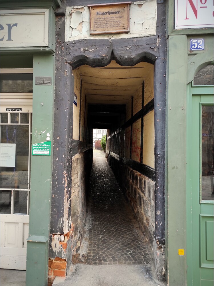 Thumbnail 3 von 3, Sticker, Gasse durch Fachwerkhaus designt und verkauft von Gourmetkater.