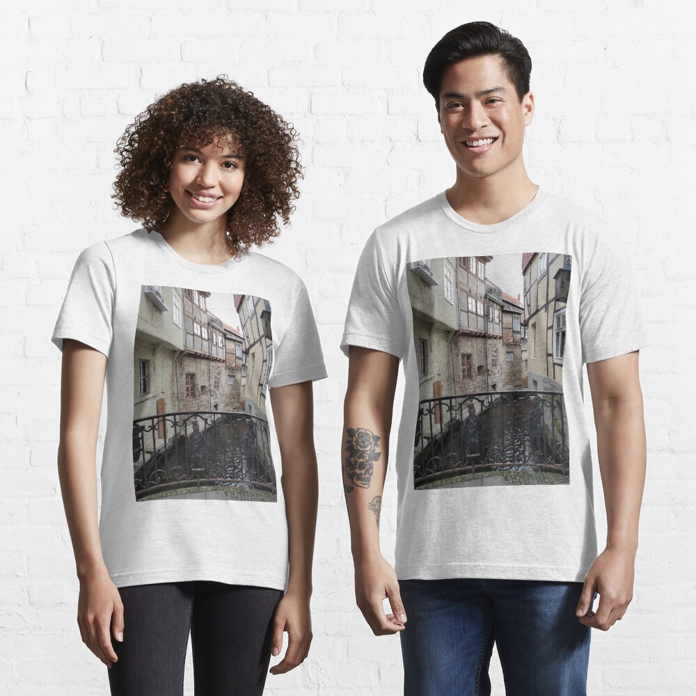 Artikel-Vorschau von Essential T-Shirt, designt und verkauft von Gourmetkater.