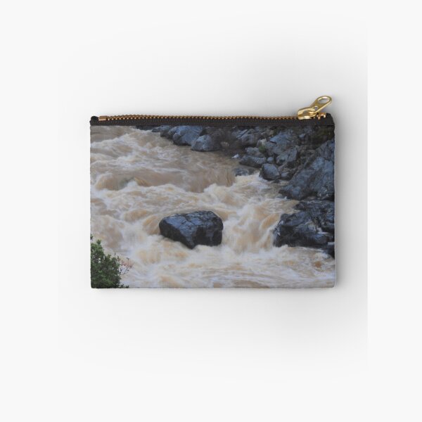 Artikelvorschau, swollen & muddy Yuba River 2 entworfen und verkauft von Lenny La Rue, IPA.