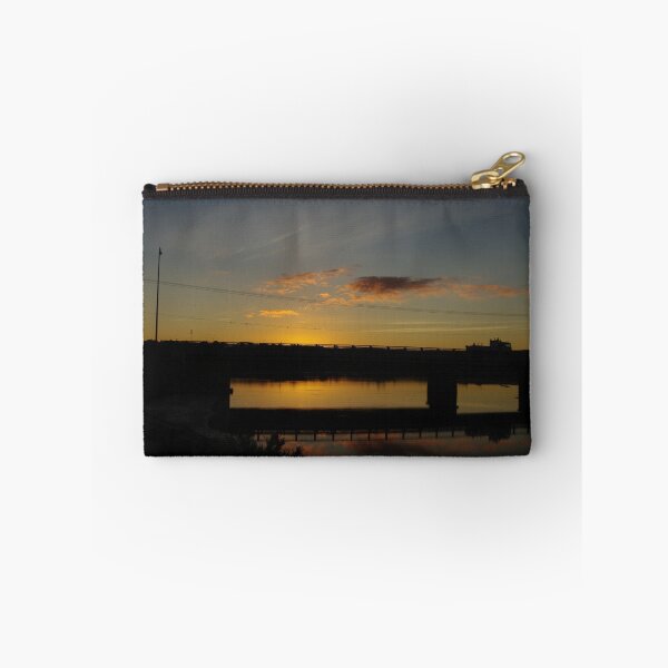 Artikelvorschau, crossing the bridge at dawn  entworfen und verkauft von janfoster.