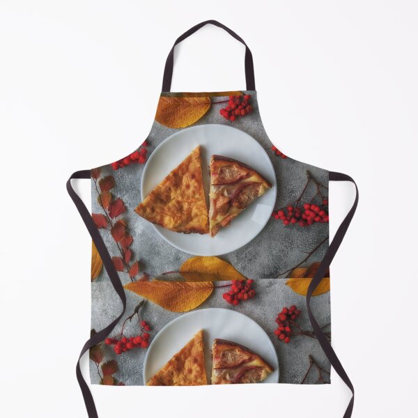 Artikelvorschau, Fotokunst: Gelbe Blätter, Vogelbeeren, Stück Apfelkuchen entworfen und verkauft von GrayCatGraphics.