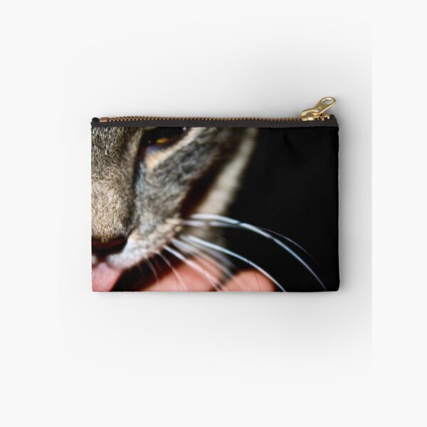Aperçu de l'œuvre kitty kisses créée et vendue par Jessi Bullock.
