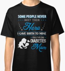 I gave birth to mine I'm a type one diabetes mom Classic T-Shirt