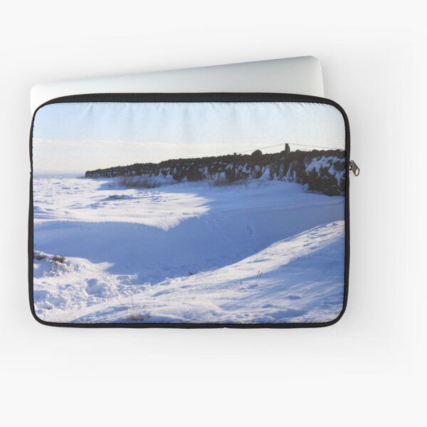 snow drift alluring Laptop Sleeve