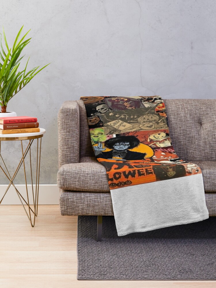 Disover Halloween trick or treat Throw Blanket