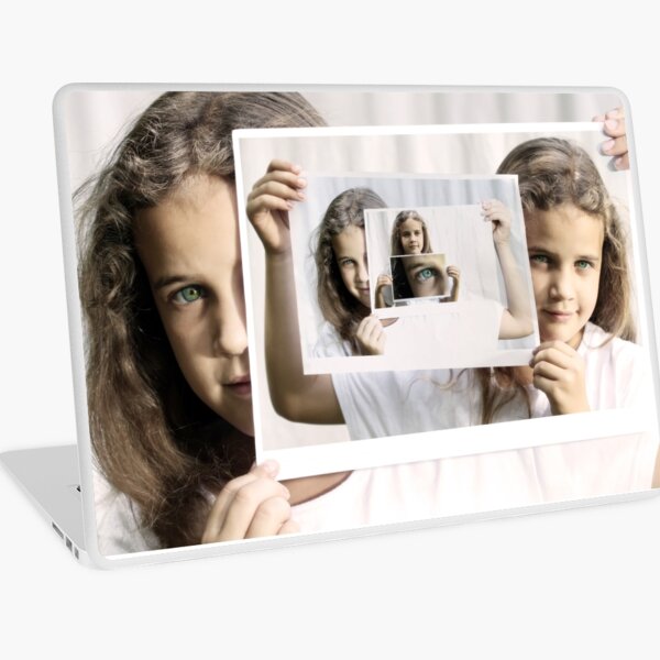 Item preview, La beauté entre les mains designed and sold by micklyn.