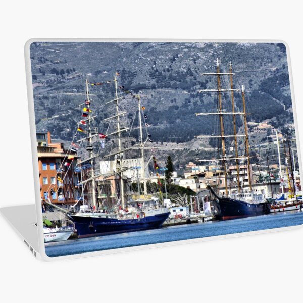 Tenacious & La signora del vento Laptop Skin