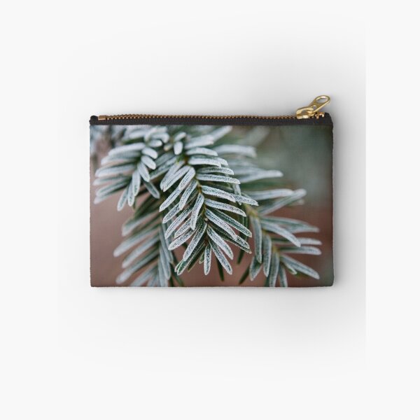 Artikelvorschau, Frosty conifer branch entworfen und verkauft von Katariina Jarvinen.