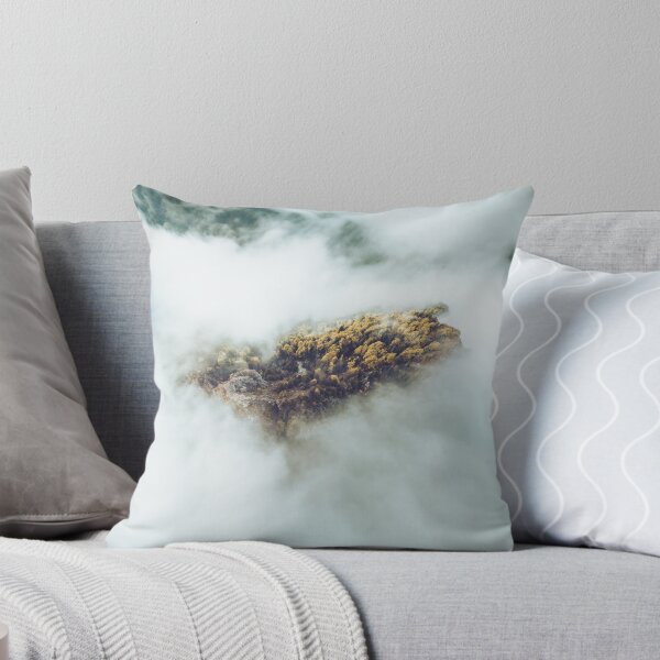 Artikelvorschau, Wolkenbedeckter Berg in einer Himmelslandschaft entworfen und verkauft von Konstantin Kowarsch.