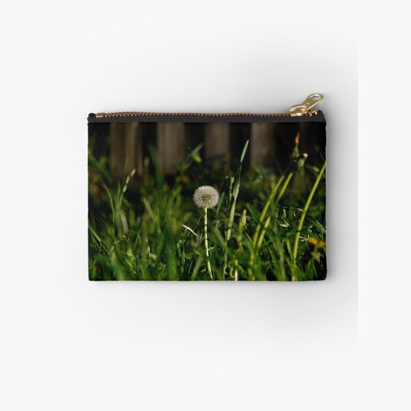 Artikelvorschau, One Lonely Dandelion entworfen und verkauft von dazzleng.