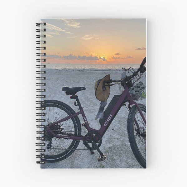 Aperçu de l'œuvre Balade à vélo sur la plage au coucher du soleil créée et vendue par Explorer21.