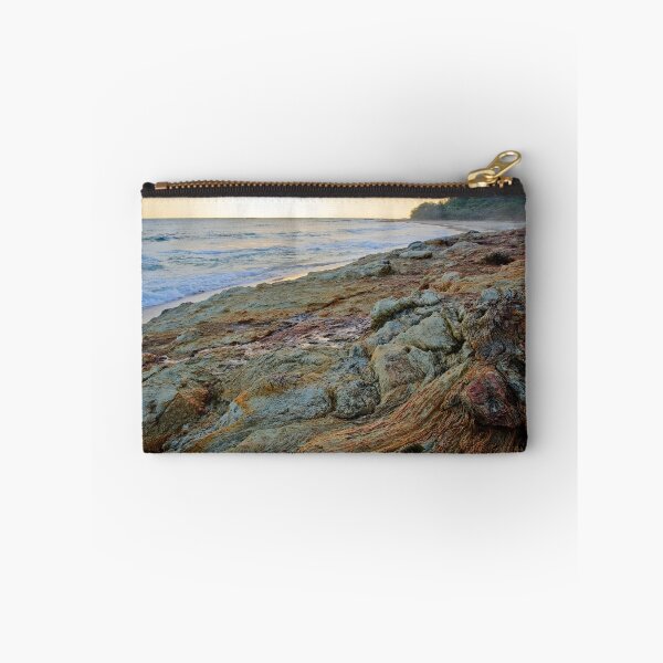 Artikelvorschau, Deadman’s Beach at Dawn entworfen und verkauft von John Quixley.