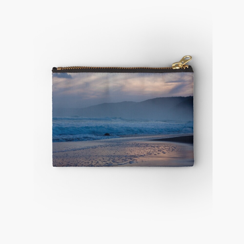 Vista previa del artículo con la obra «Bolsos de mano», diseñado y vendido por sdoyle.