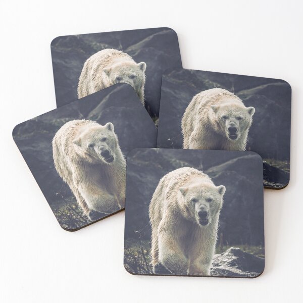 Aperçu de l'œuvre Polar Bear hunting for its prey créée et vendue par Konstantin Kowarsch.