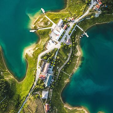 Imagen de la obra Aerial View of Prozor Rama in Bosnia de Konstantin Kowarsch