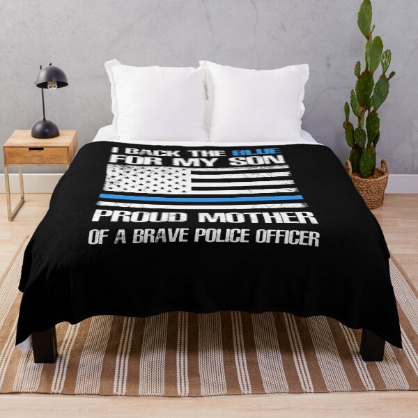 Artikelvorschau, Stolze Polizei-Mutter-T-Shirt, ich backe das Blau für meinen Sohn-stolze Mutter eines tapferen Polizisten-Shirt, Polizisten-Geschenke, Geschenk für Mama entworfen und verkauft von CapitalDesignss.