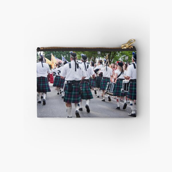 Artikelvorschau, Kilts Away entworfen und verkauft von phil decocco.