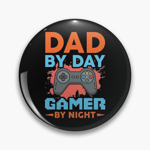 Artikelvorschau, Daddy By Day Gamer By Night - Cooles lustiges Gaming-T-Shirt-Design entworfen und verkauft von Prince - Bestseller ★★★★★.