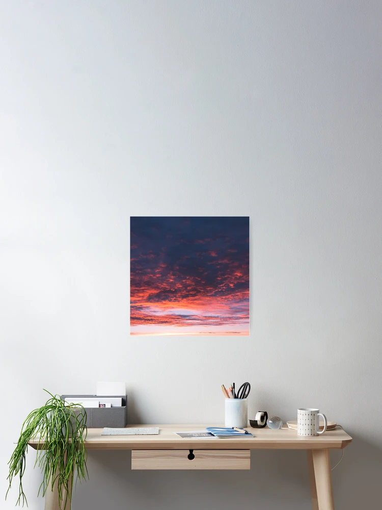 Aperçu 2 sur 3. Poster avec l'œuvre Coucher de Soleil Nuages Rouges créée et vendue par Eyecatcher007.