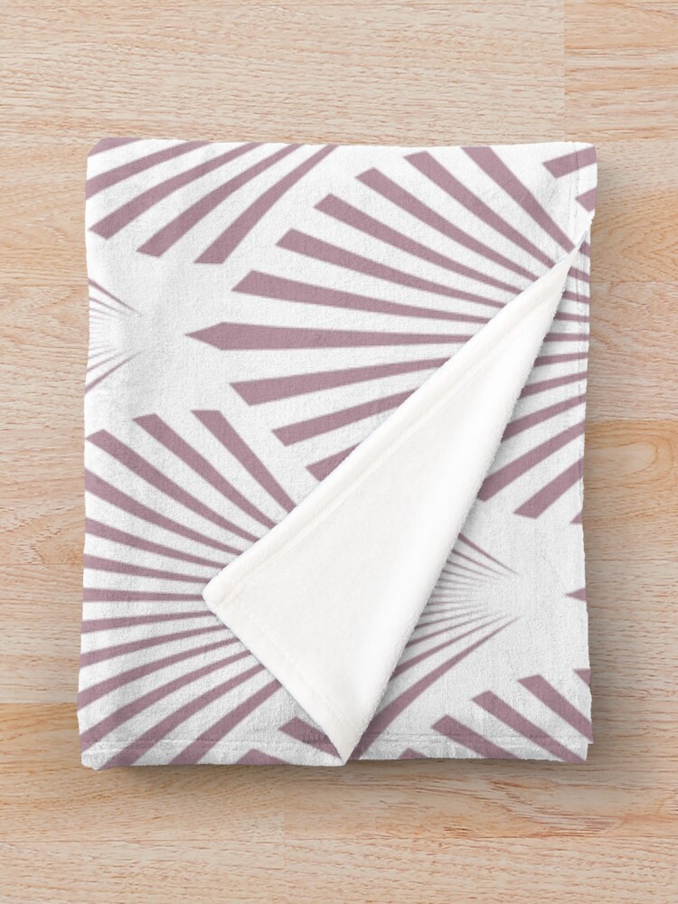 Imagen 3 de 6, Manta con la obra Lilac and White Elegant Scallop Fan Pattern Pairs Sherwin Williams 2022 Popular Color Rosé SW 6290 - Colour Trends - Trending Hue, diseñada y vendida por ColorOfTheYears.