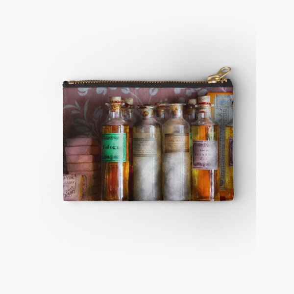 Artikelvorschau, Doktor - Parfüm - Seife und Köln entworfen und verkauft von Mike Savad Photography.