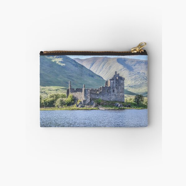 Aperçu de l'œuvre Château de Kilchurn sur Loch Awe, Argyll, Scotland créée et vendue par Beth A. Richardson.