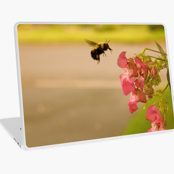Don't Worry, Bee Happy Laptop Skin