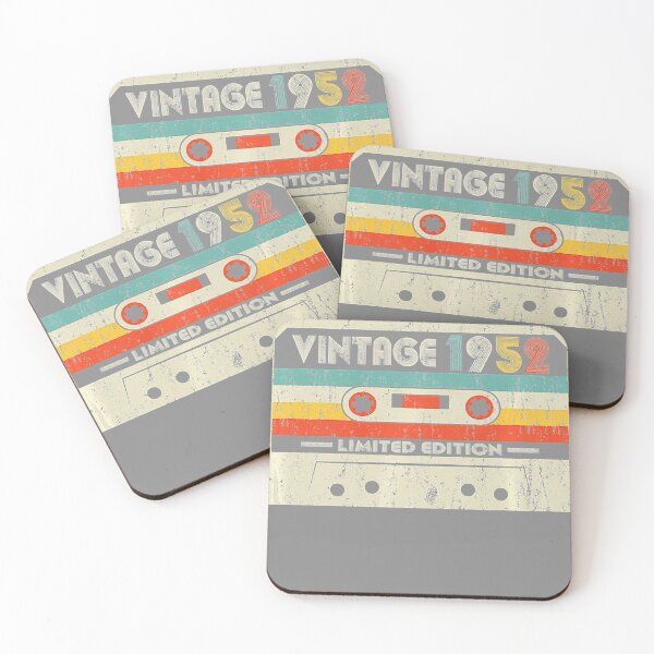 Aperçu de l'œuvre 69 Ans Vintage 1952 Rétro Cassette Cassette 69e Anniversaire Premium créée et vendue par DyanStoy.