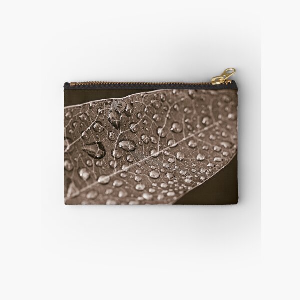 Artikelvorschau, "Leaf of Passion" entworfen und verkauft von Huskyyy Designs.
