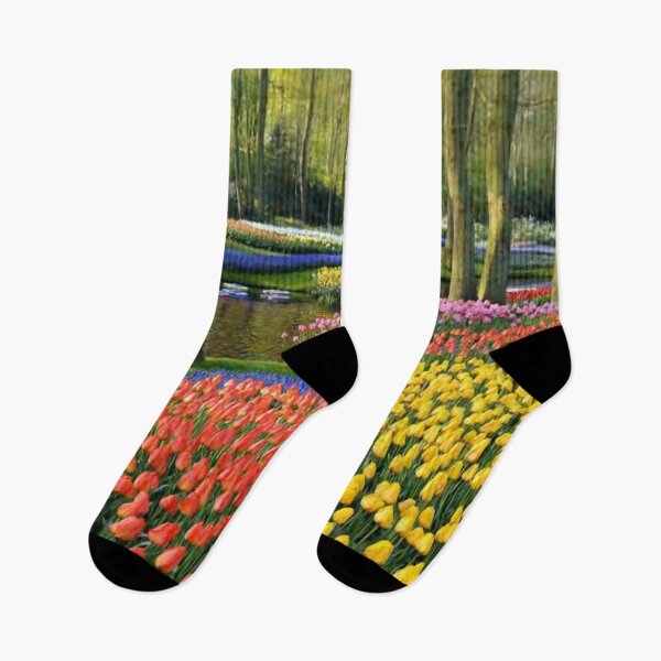 Artikelvorschau, Schöner europäischer Garten mit Tulpen, Bäumen und einem Teich entworfen und verkauft von LiveToLearn.