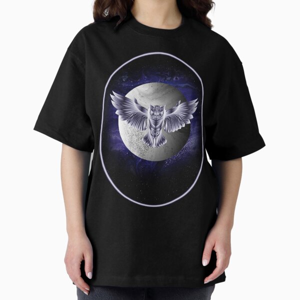 Hunter's Moon: Owl flying before the moon at night Oversized T-Shirt