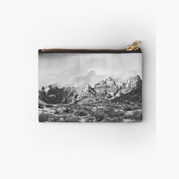 Artikelvorschau, Split Mountain B&W entworfen und verkauft von Kim Barton.