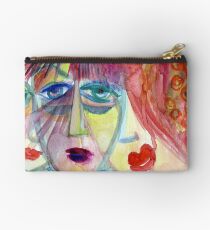 Blending Features Studio Pouch