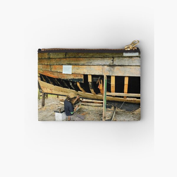 Aperçu de l'œuvre MVP31 Repairing a Zees Boat, Germany. créée et vendue par David A. L. Davies.