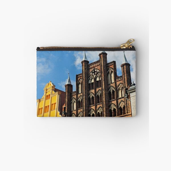 Aperçu de l'œuvre  L'UNESCO a inscrit les centres-villes historiques de Stralsund et Wismar sur la Liste du patrimoine mondial ensemble créée et vendue par David A. L. Davies.