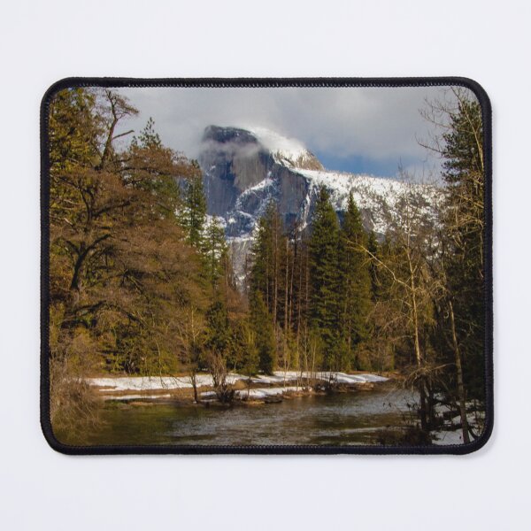 Artikelvorschau, Half Dome in Winter entworfen und verkauft von nbrandsberg.