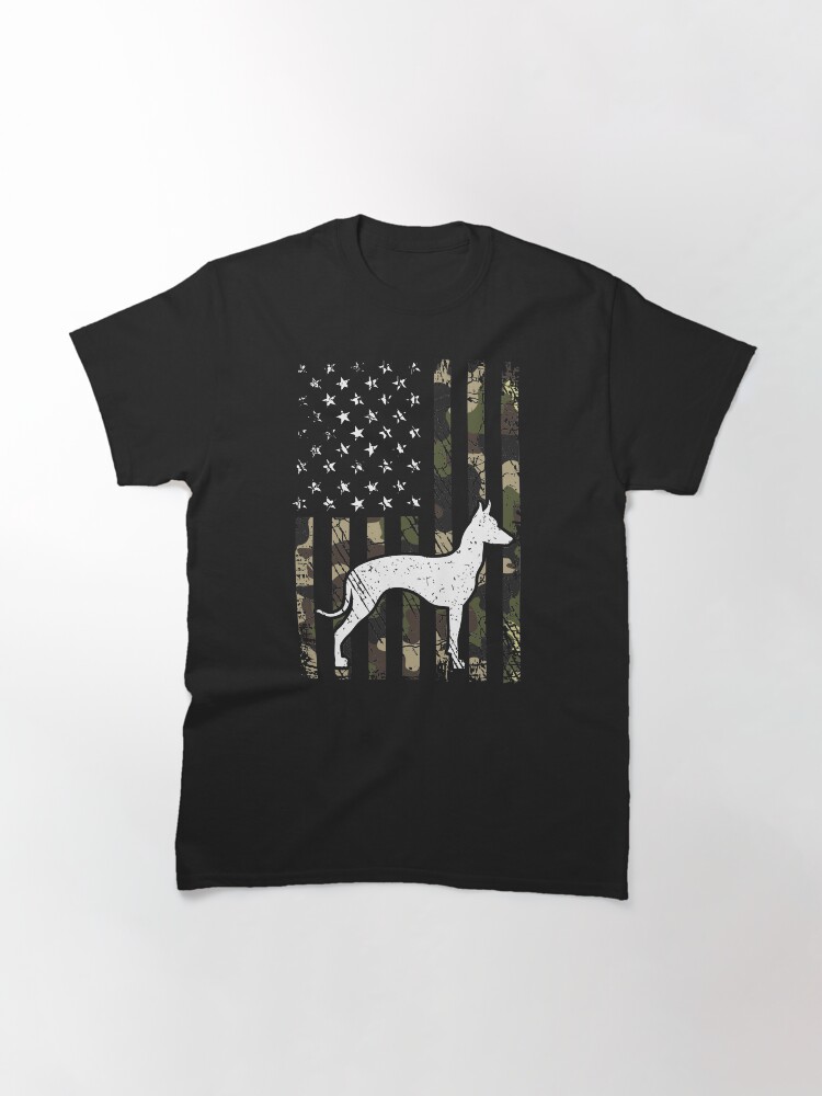 Imagen 3 de 7, Camiseta clásica con la obra Xoloitzcuintli Camouflage USA Flag, diseñada y vendida por rafaeltto.