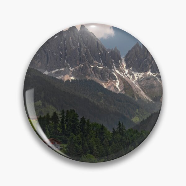 Artikelvorschau, Val di Funes Dolomite Italy Chalet Landscape entworfen und verkauft von nbrandsberg.