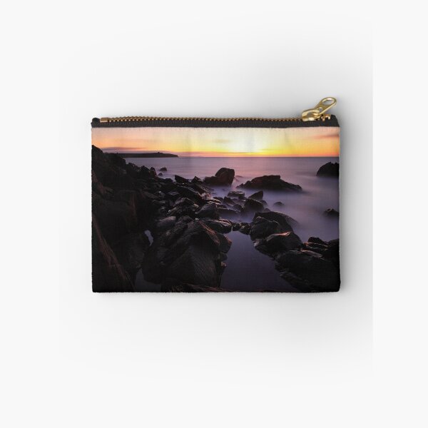 Artikelvorschau, "10 minutes at the Bluff" entworfen und verkauft von Huskyyy Designs.
