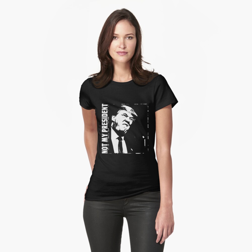 Vista previa del artículo con la obra «Camiseta entallada», diseñado y vendido por Treason666.