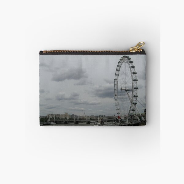 Aperçu de l'œuvre Eye on the River Thames créée et vendue par ValeriesGallery.