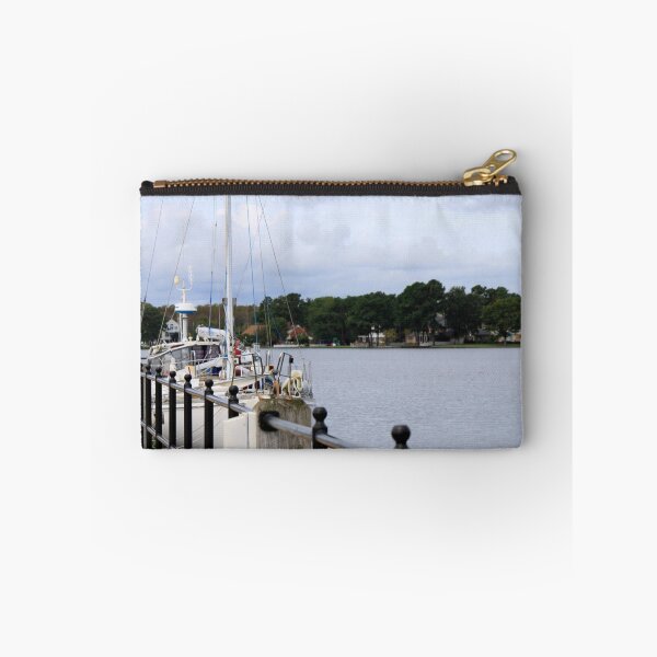 Artikelvorschau, Sailboat at the Dock entworfen und verkauft von Carolyn Ricks.