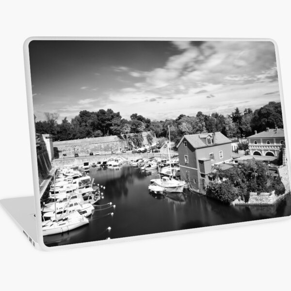 Zadar b&w III Laptop Skin