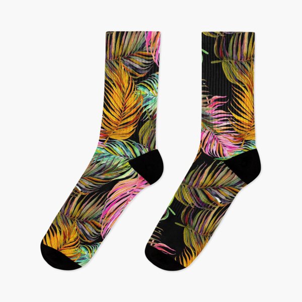 Aperçu de l'œuvre Feuilles aux couleurs vives en motif sur fond noir créée et vendue par TeeRayBee.
