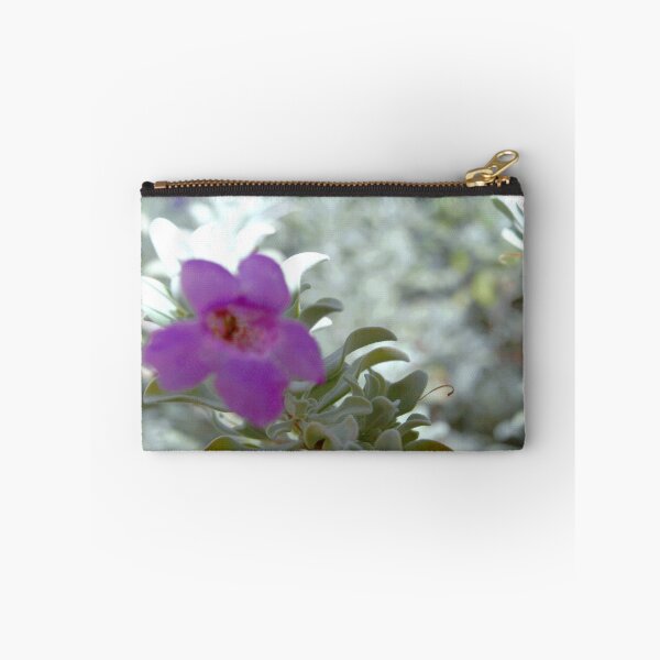 Aperçu de l'œuvre Purple sage in soft focus créée et vendue par B. Randi Bailey.