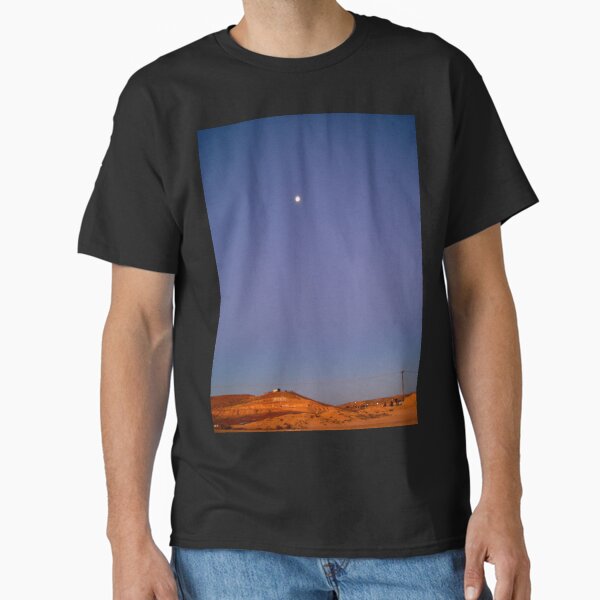 Moon rising over Coober Pedy Classic T-Shirt