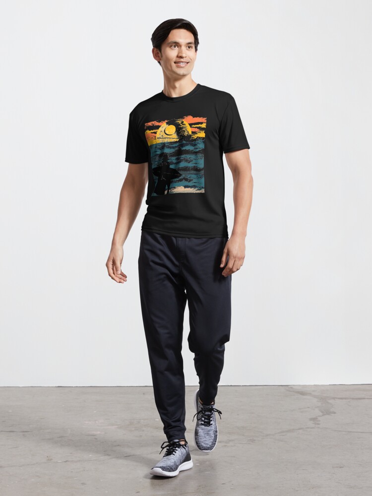 Imagen 5 de 7, Camiseta deportiva con la obra Día de surf, diseñada y vendida por clingcling.