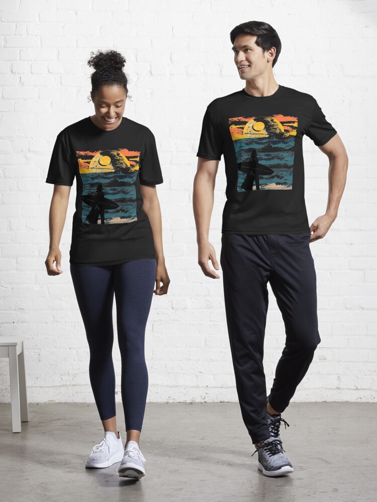 Imagen 1 de 7, Camiseta deportiva con la obra Día de surf, diseñada y vendida por clingcling.