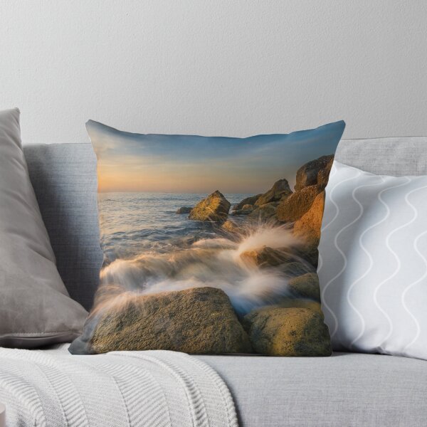 Artikelvorschau, Sonnenaufgang, Felsen und Wellen in Cala del Morro Blanc entworfen und verkauft von Ralph Goldsmith.