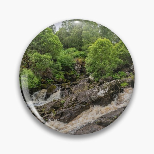 Artikelvorschau, Erstaunlicher Wasserfall mitten im Nirgendwo entworfen und verkauft von pskuce.